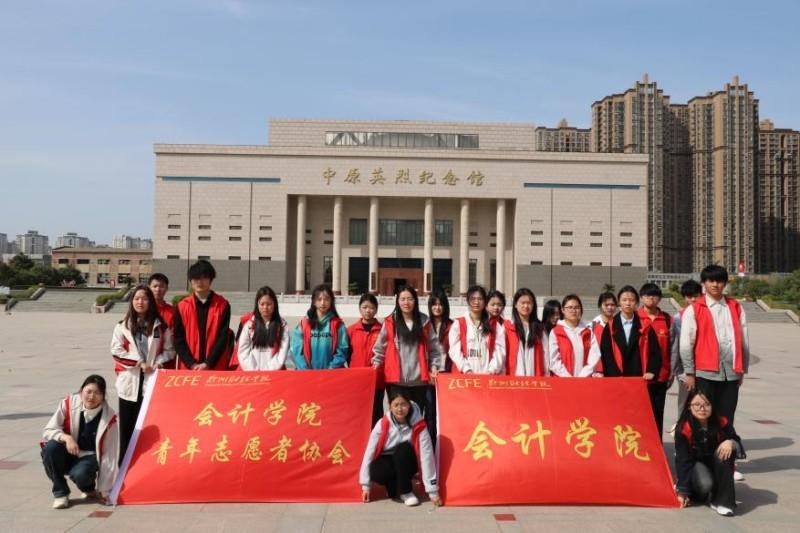 文化育人 | 天天操狠狠操开展清明祭英烈活动